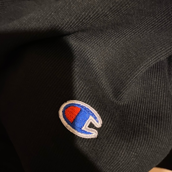 Champion Crewneck - Picture 2 of 3